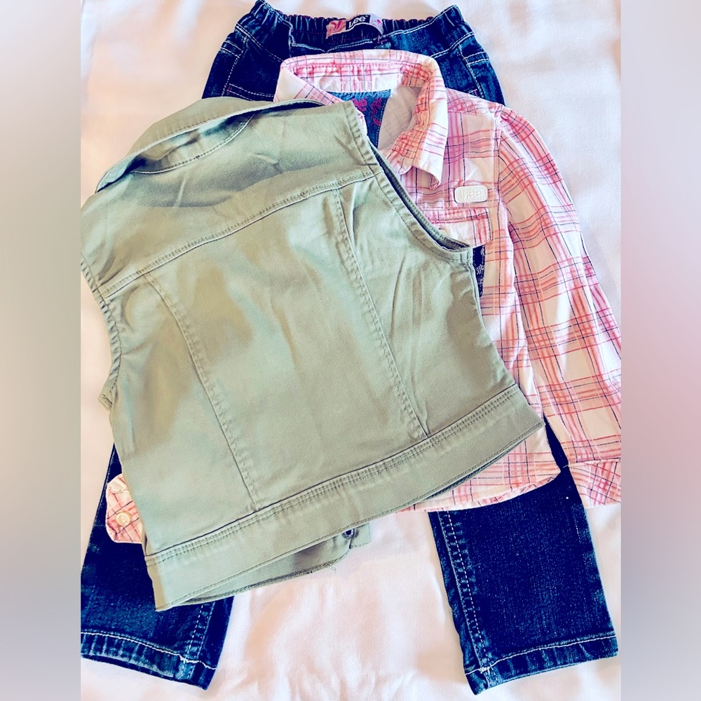 Outfit - Picture 2 of 7